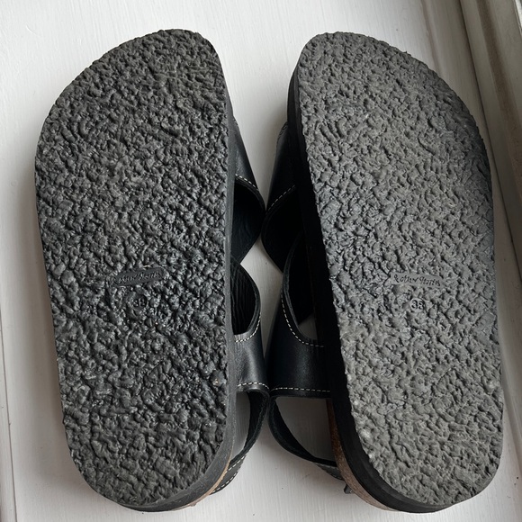 Unworn & Other Stories Criss-Cross Leather Sandals - Picture 5 of 5